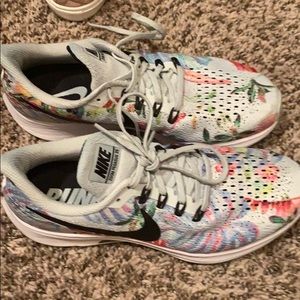 Nike Women's Air Zoom Pegasus 35 Running Shoes